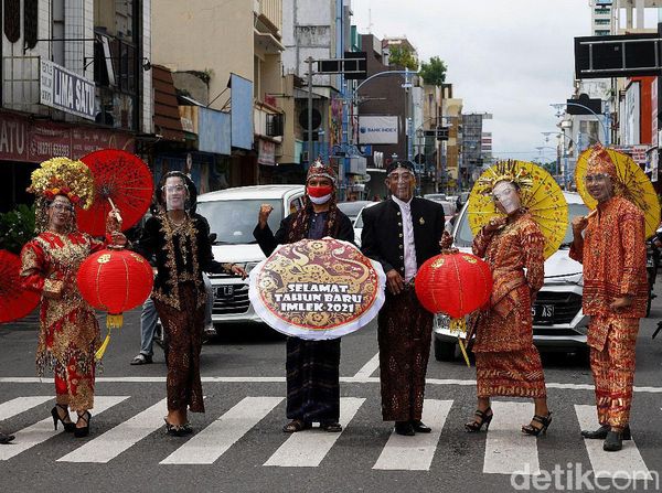 Unik! Ada Miniatur Indonesia Saat Warga Solo Sambut Imlek