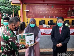 Pangdam Jaya Beri Bantuan Sembako-Masker ke Warga Terdampak COVID di Tangerang Pangdam Jaya Beri Bantuan Sembako-Masker ke Warga Terdampak COVID di Tangerang