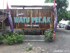Puluhan Penari Topeng Kaliwungu Ramaikan Tepi Pantai Watu Pecak Puluhan Penari Topeng Kaliwungu Ramaikan Tepi Pantai Watu Pecak