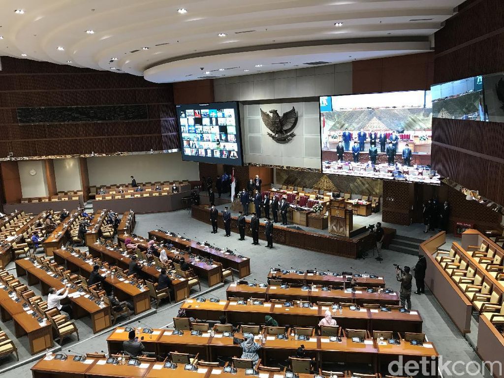 DPR Setujui 5 Calon Anggota Dewas BPJS Kesehatan DPR Setujui 5 Calon Anggota Dewas BPJS Kesehatan