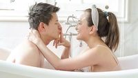 7 Potret Pasangan Artis Mesra di Bathtub, Ririn Ekawati Hingga Shandy Aulia