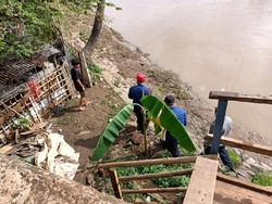 Ular Besar di Pintu Air Petamburan Belum Ditemukan, Petugas Jaga-jaga