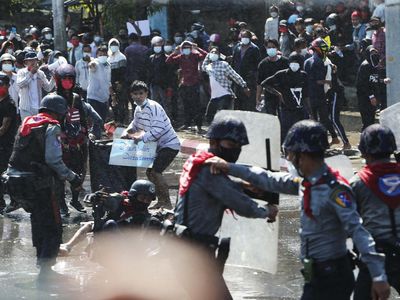 Potret Demo Myanmar yang Berujung Ricuh