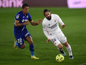 Pemanasan Isco: 1 Menit 20 Detik Khusus buat Urusi Rambut Pemanasan Isco: 1 Menit 20 Detik Khusus buat Urusi Rambut