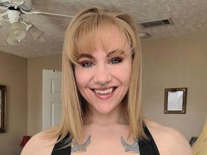 Binaraga Wanita Terobsesi Jadi Maleficent, Ubah Giginya Jadi Seperti Vampir Binaraga Wanita Terobsesi Jadi Maleficent, Ubah Giginya Jadi Seperti Vampir