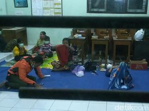 Menengok Kondisi Pengungsian Korban Banjir di Kota Pekalongan