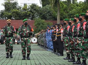 Ribuan Personel TNI-Polri di Jabar Diterjunkan Lacak Pasien COVID-19 Ribuan Personel TNI-Polri di Jabar Diterjunkan Lacak Pasien COVID-19
