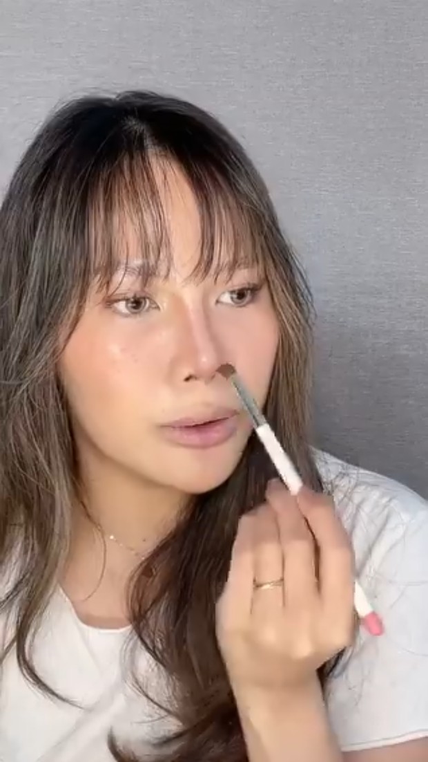 Vinna Gracia mengaplikasikan countour shade di bagian kolumela/instagram.com/vinnagracia