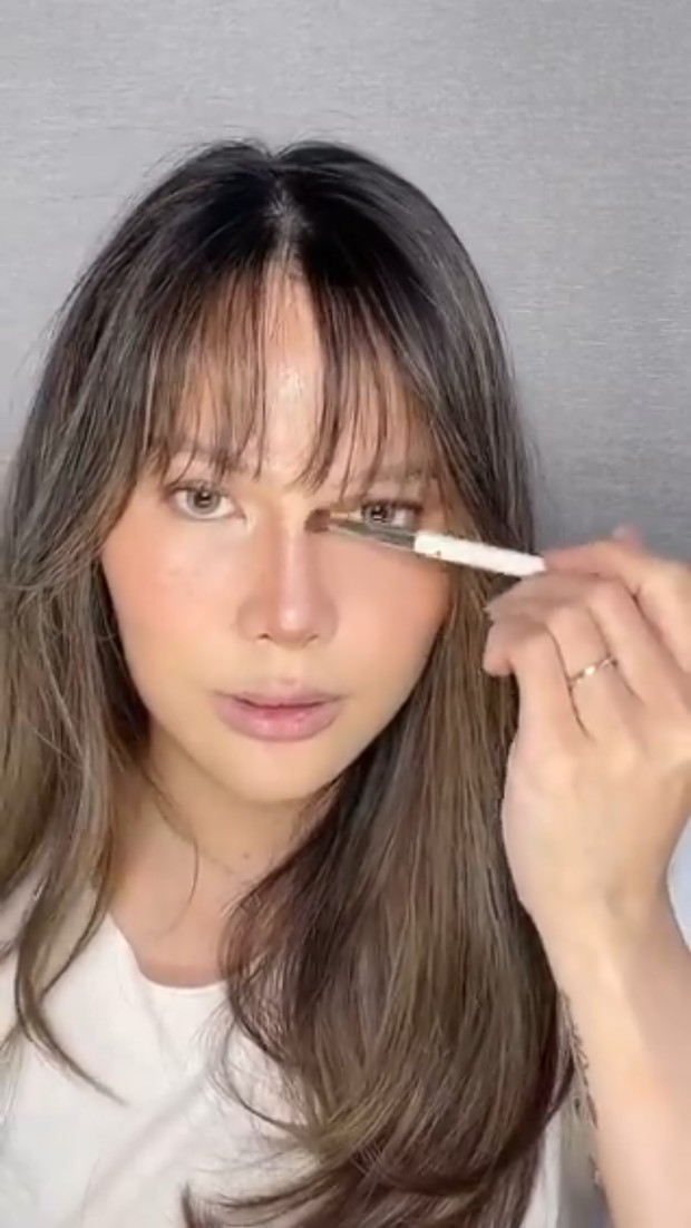 Vinna Gracia membuat garis vertikal di kedua sisi hidung/instagram.com/vinnagracia