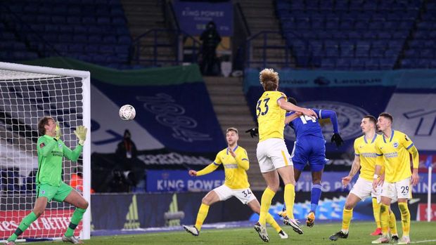 LEICESTER, ENGLAND - FEBRUARY 10: Kelechi Iheanacho of Leicester City scores his team's first goal past Christian Walton of Brighton & Hove Albion during The Emirates FA Cup Fifth Round match between Leicester City and Brighton And Hove Albion at The King Power Stadium on February 10, 2021 in Leicester, England. Sporting stadiums around the UK remain under strict restrictions due to the Coronavirus Pandemic as Government social distancing laws prohibit fans inside venues resulting in games being played behind closed doors. (Photo by Alex Pantling/Getty Images)