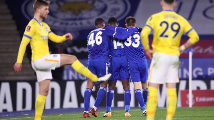 LEICESTER, ENGLAND - FEBRUARY 10: Kelechi Iheanacho of Leicester City celebrates with Vontae Daley-Campbell and Luke Thomas after scoring his teams first goal during The Emirates FA Cup Fifth Round match between Leicester City and Brighton And Hove Albion at The King Power Stadium on February 10, 2021 in Leicester, England. Sporting stadiums around the UK remain under strict restrictions due to the Coronavirus Pandemic as Government social distancing laws prohibit fans inside venues resulting in games being played behind closed doors. (Photo by Alex Pantling/Getty Images)