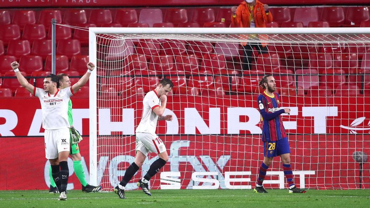 Barcelona kalah 0-2 dari Sevilla di semifinal Copa del Rey (Foto: Getty Images/Fran Santiago)