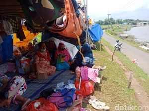 Derita Pengungsi Imbas Banjir 8 Hari Tak Kunjung Surut di Jombang