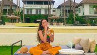 Cantiknya Gabriella Larasati, Penggemar Kopi dan Es Kelapa