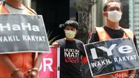 Aksi Tuntut Korupsi Bansos Dihukum Mati