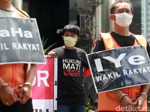 Aksi Tuntut Korupsi Bansos Dihukum Mati