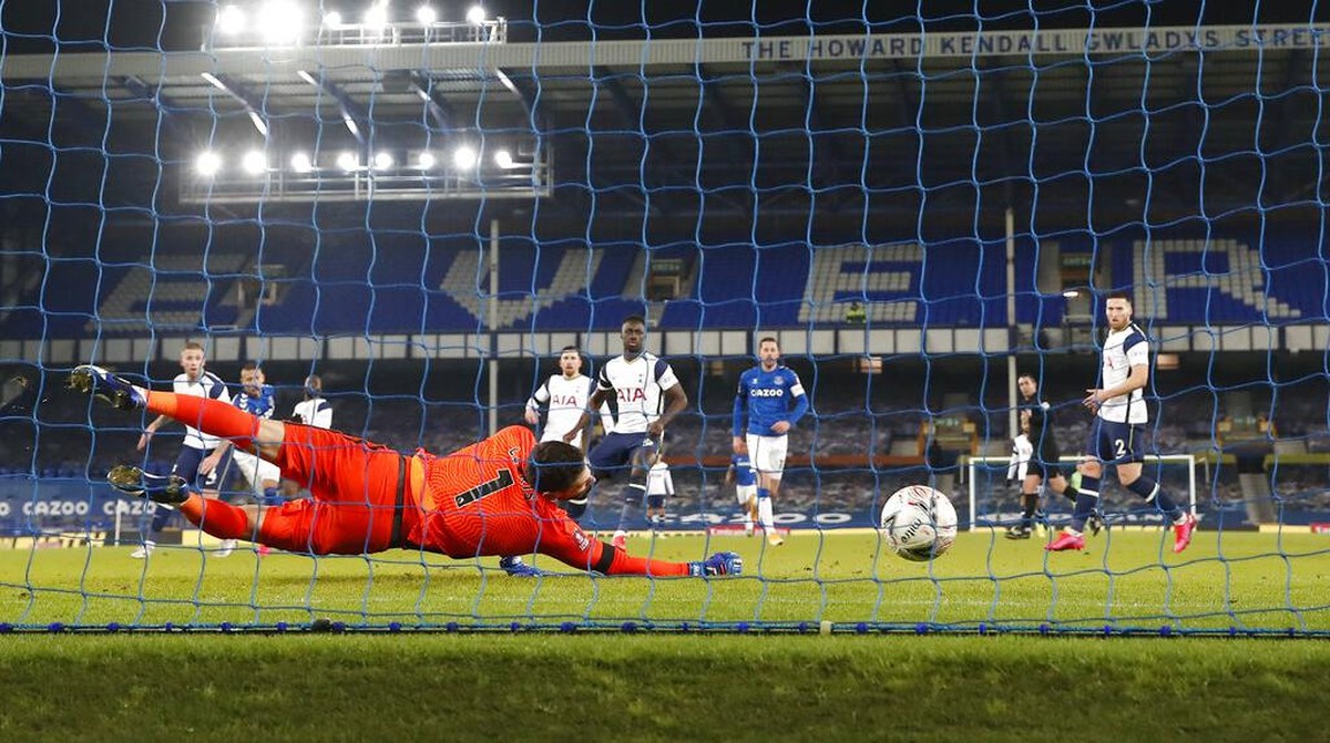 Tottenham Hotspur disingkirkan Everton di babak kelima Piala FA usai kalah 4-5 lewat perpanjangan waktu (Foto: AP/Martin Rickett)