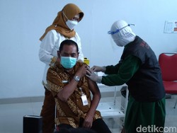 Akhirnya Bisa Divaksin, FX Rudy Sebut Akhiri Jabatan dengan Indah