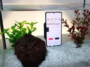 Gokil! Galaxy S21 Bertahan Menyala 13 Hari di Air