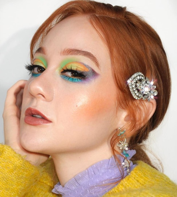 Gaya shimmery eyes untuk kencan Valentine (instagram.com/supergingerlife)