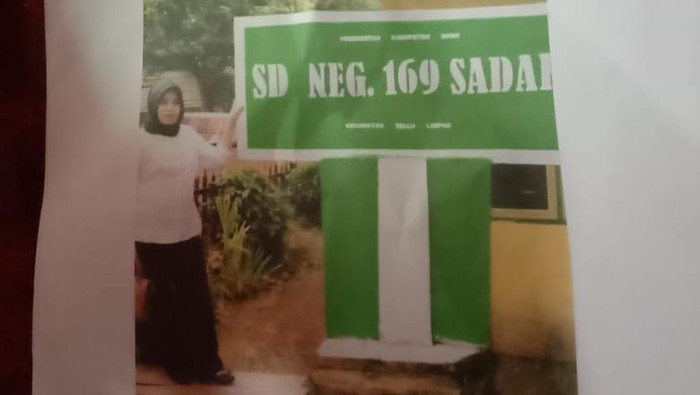 Hervina (34), guru honorer 16 tahun di Bone, Sulsel dipecat karena posting gaji Rp 700.000 (dok. Istimewa).