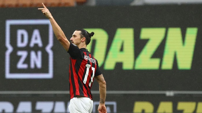 MILAN, ITALY - FEBRUARY 07:  Zlatan Ibrahimovic of AC Milan celebrates after scoring the opening goal during the Serie A match between AC Milan and FC Crotone at Stadio Giuseppe Meazza on February 07, 2021 in Milan, Italy. Sporting stadiums around Italy remain under strict restrictions due to the Coronavirus Pandemic as Government social distancing laws prohibit fans inside venues resulting in games being played behind closed doors. (Photo by Marco Luzzani/Getty Images)