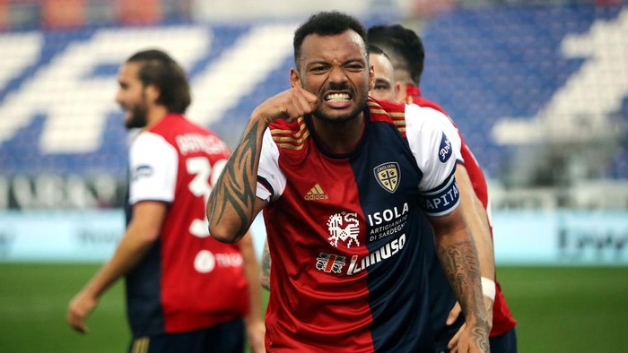Joao Pedro CAGLIARI, ITALY - JANUARY 31: Joao Pedro of Cagliari celebrates his goal 1-0 during the Serie A match between Cagliari Calcio and US Sassuolo at Sardegna Arena on January 31, 2021 in Cagliari, Italy. (Photo by Enrico Locci/Getty Images)