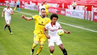 Kedua adalah bek tengah Sevilla, Jules Kounde. Bek muda asal Prancis ini lagi naik daun dan dinilai penuh potensi (Getty Images/Fran Santiago)