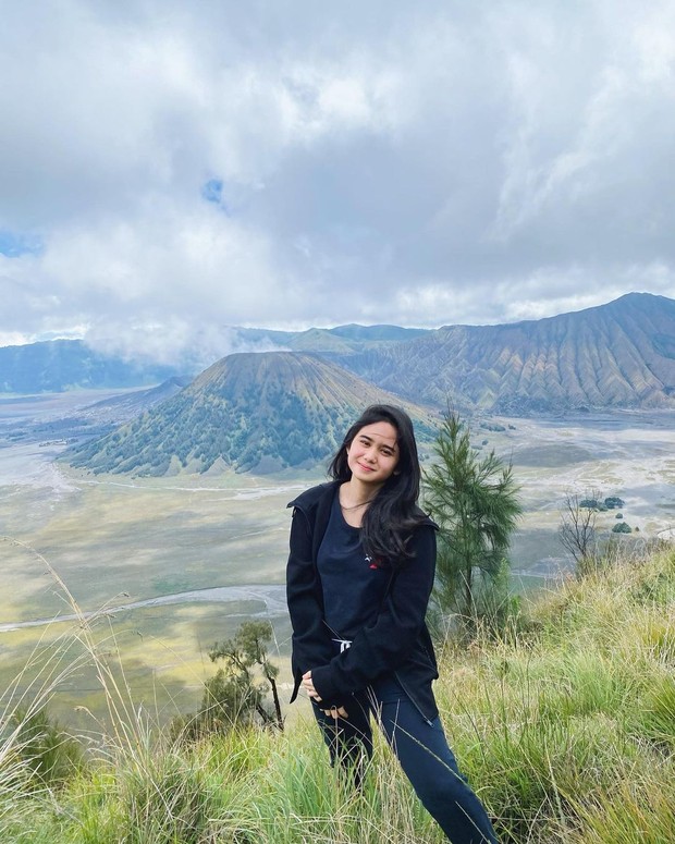 Kaos navy dan hoodie