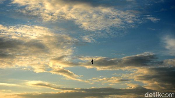 Langit Sore di Depok Jelang Tahun Baru Imlek