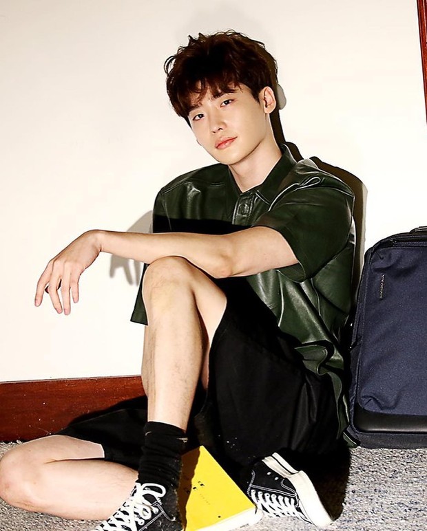 Setelah meninggalkan agensi lamanya, YNK Entertainment, aktor Lee Jong Suk mendirikan agensi artisnya, A-Man Project.