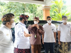 Sandiaga Kembali Ngantor di Bali, Temui Gubernur Koster hingga Tokoh Adat