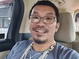 Mongol Stres Belikan Berlian demi Diizinkan Nyaleg, Ibu Tetap Tak Merestui Mongol Stres Belikan Berlian demi Diizinkan Nyaleg, Ibu Tetap Tak Merestui