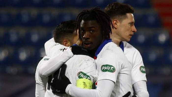 Paris Saint-Germains Italian forward Moise Kean (2nd-R) celebrates after scoring a goal during the French Cup round-of-64 football match between Stade Malherbe Caen and Paris Saint-Germain at the Michel-dOrnano Stadium in Caen, northwestern France on February 10, 2021. (Photo by Sameer Al-DOUMY / AFP)