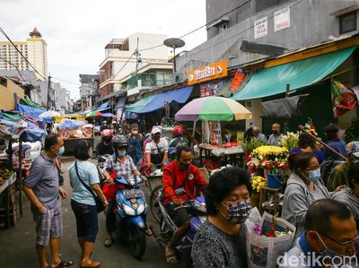 Pasar Petak 9 Ramai Jelang Imlek