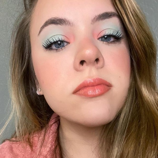 Pastel eyes look cocok untuk kencan saat Valentine (instagram.com/laurens_likes)