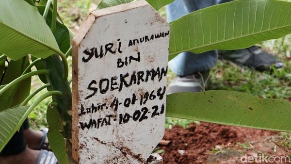 Foto-foto Pemakaman Yuri OM PMR