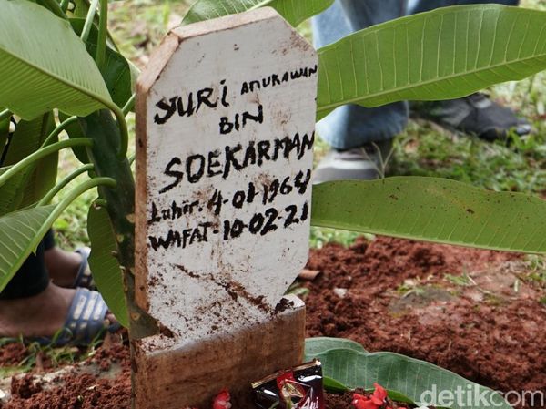 Foto-foto Pemakaman Yuri OM PMR