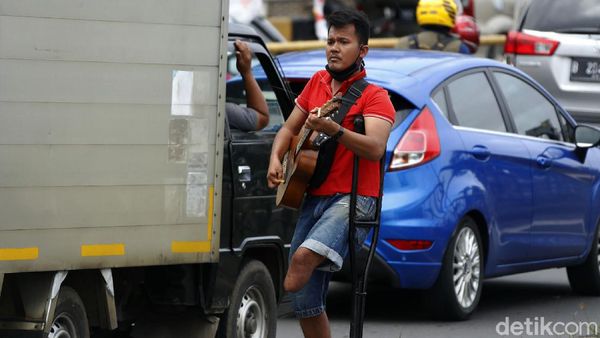 Potret Pengamen Difabel Mengais Rupiah di Tengah Pandemi