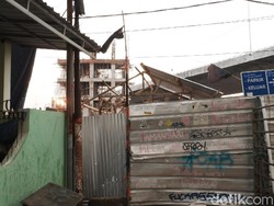 Penutupan Paksa Akses Rumah Deret Tamansari Sempat Ricuh