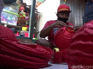 Pesanan Lampion di Malang Turun 75% Dihantam Pandemi COVID-19