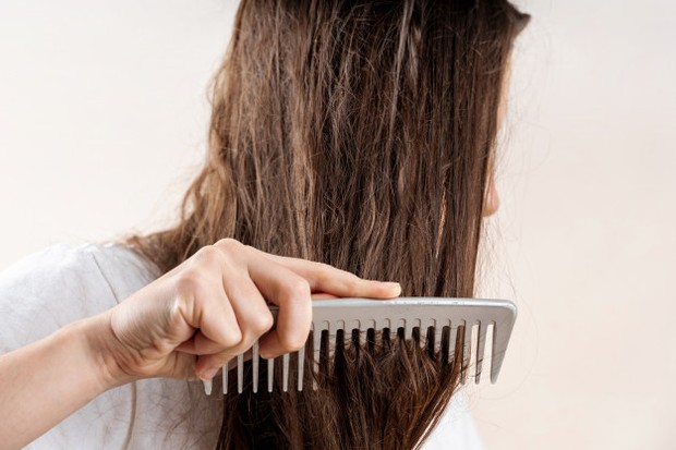 Rambut susah diatur dapat diatasi dengan minyak zaitun (source: freepik)