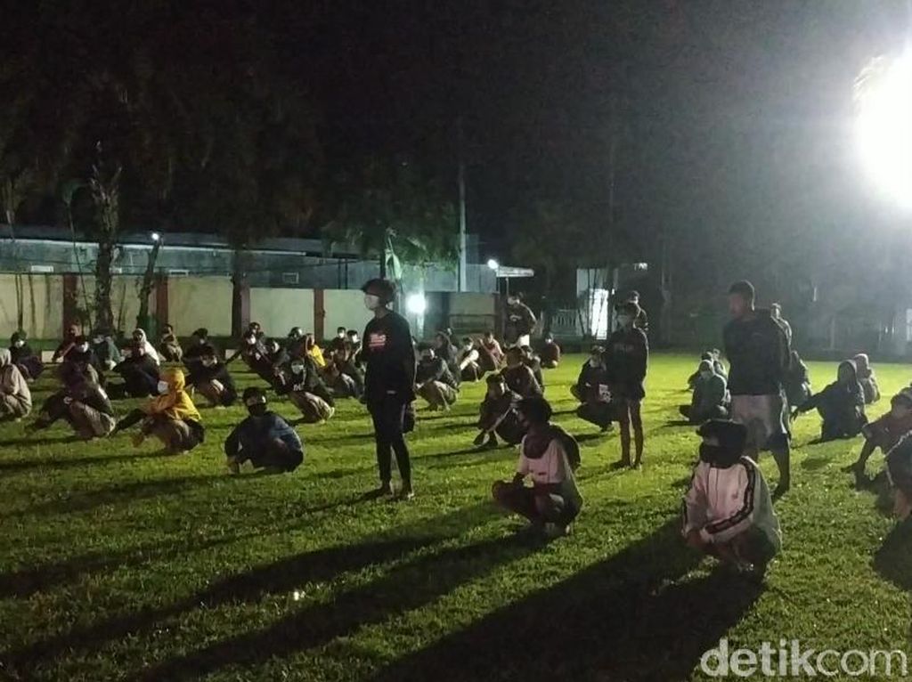 Ratusan Remaja di Blitar Kocar-kacir Saat Razia Balap Liar, 87 Motor Diamankan Ratusan Remaja di Blitar Kocar-kacir Saat Razia Balap Liar, 87 Motor Diamankan