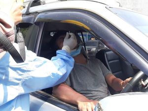 Pengendara di Pantura Cirebon Jalani Tes Rapid Antigen, 4 Orang Positif