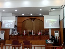 Permohonan Jumhur Hadir Langsung di Sidang Ditolak, Pengacara Walk Out