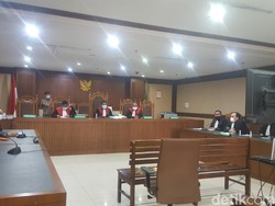 Penyuap Kasus Ekspor Benur Didakwa Beri Suap Rp 2,1 M ke Edhy Prabowo