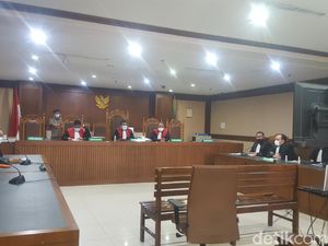 Penyuap Kasus Ekspor Benur Didakwa Beri Suap Rp 2,1 M ke Edhy Prabowo Penyuap Kasus Ekspor Benur Didakwa Beri Suap Rp 2,1 M ke Edhy Prabowo