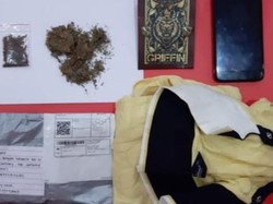 Terbongkar, Penyelundupan Tembakau Sintetis ke Jombang Via Pengiriman Kaus