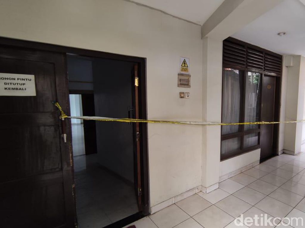 Mayat Perempuan Ditemukan Tertekuk dalam Lemari Hotel di Semarang Mayat Perempuan Ditemukan Tertekuk dalam Lemari Hotel di Semarang