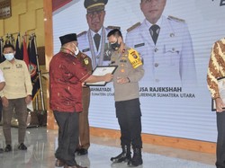 Terima Penghargaan saat HPN, Polda Sumut Ajak Pers Perangi Hoax